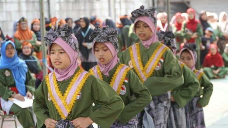 Pengurus Kabupaten Perguruan Silat Nasional (Persinas) ASAD Kota Depok menggelar kegiatan Pasanggiri Silat di halaman Masjid Bairurrohmat. Foto: LINES.