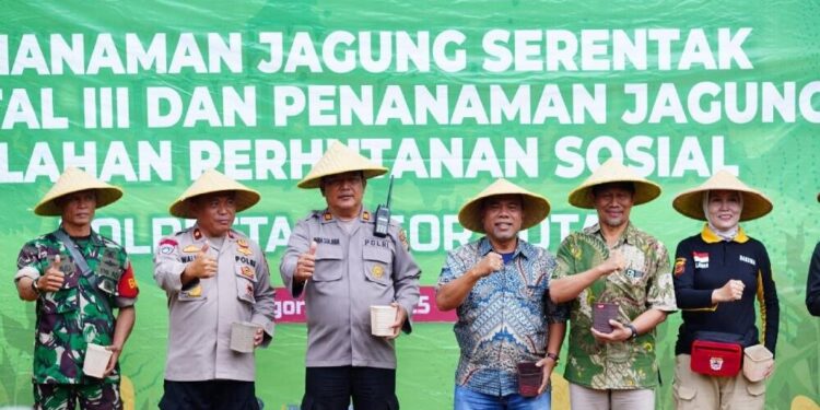 DPD LDII Kota Bogor menghadiri undangan Polresta Bogor Kota dalam kegiatan penanaman jagung perdana. Foto: LINES.