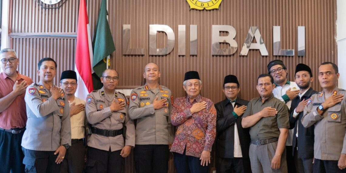 Direktur Pembinaan Masyarakat (Dirbinmas) Polda Bali, Kombes Pol Suwandi Prihantoro mengapresiasi kegiatan CAI 2025 yang digelar LDII Bali, Jumat (25/7). Foto: LINES