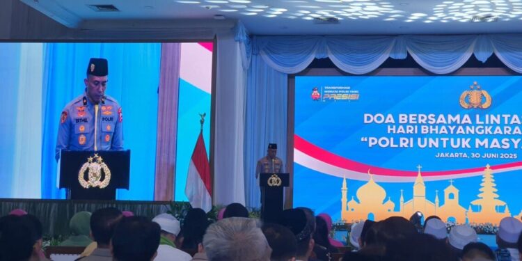 Menyambut Hari Bhayangkara ke-79 Kepolisian Negara Republik Indonesia (Polri) menggelar Doa Bersama Lintas Agama  di Auditorium Mutiara, Sekolah Tinggi Ilmu Kepolisian (STIK) Lemdiklat Polri, pada Senin, (30/6). Foto: LINES