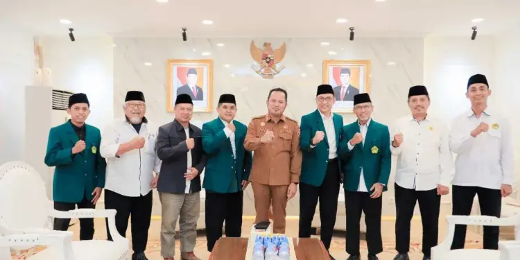 alam upaya mempererat sinergi antara pemerintah daerah dan organisasi keagamaan, LDII Kalimantan Timur beraudiensi ke Gubernur Kalimantan Timur H. Rudy Mas’ud di Aula Lantai II Kantor Gubernur, Senin (7/7) lalu. Foto: LINES
