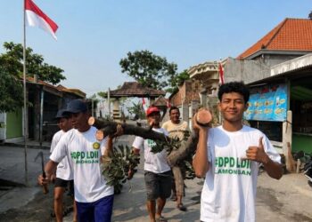 LDII Babat Kerahkan Warga Bersihkan Ruang Publik dan Sungai