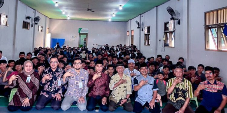 Pondok Pesantren KH Zaenal Asyikin Banglarangan naungan DPD LDII Pemalang, menggandeng PT Bank Syariah Indonesia Tbk (BSI) untuk menerapkan digitalisasi layanan pesantren melalui Smart Card. Foto: LINES