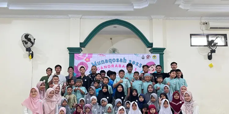Pimpinan Anak Cabang (PAC) LDII Kaliabang Tengah menggelar kegiatan Munaqosah Generasi Penerus di Masjid Al-Fatah, Kavling Pengarengan, Bekasi Utara, Kota Bekasi, pada Sabtu (28/6). Foto: LINES