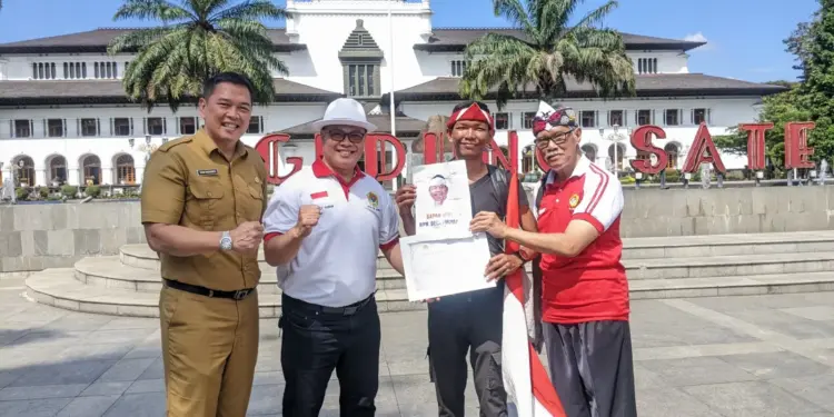 Longmarch ini bukan sekadar berjalan kaki, tapi berjalan membawa pesan. Foto: LINES