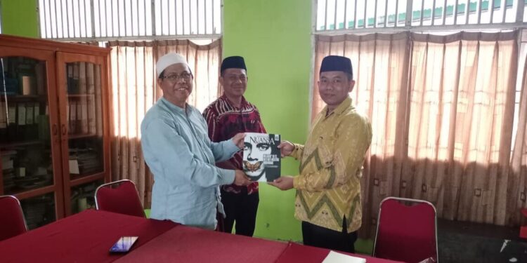 Pengurus harian DPD LDII Kabupaten Pasangkayu audiensi dengan Ketua MUI Maslim Halimin di kantor MUI Pasangkayu. Foto: LINES.