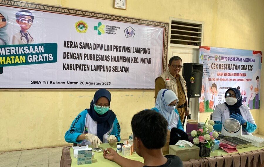 UPTD Puskesmas Hajimena menghelat “Cek Kesehatan Gratis (CKG)”, di SMA Tri Sukses, Natar, naungan DPW LDII Lampung. Foto: LINES.