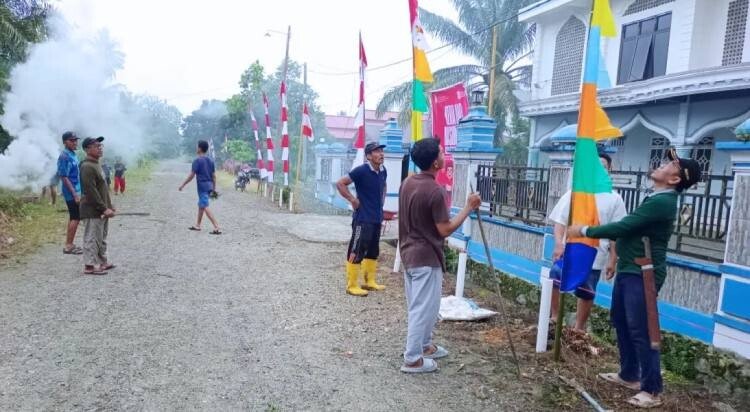DPD LDII Kabupaten Pasangkayu menggelar kegiatan kerja bakti di beberapa titik lokasi strategis pada Minggu (3/8). Foto: LINES.