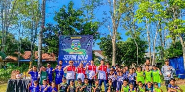 Forum Sepak Bola Generasi Indonesia (FORSGI) Kabupaten Tapin menggelar Turnamen Sepak Bola Usia 12 Tahun 2025. Foto: LINES.