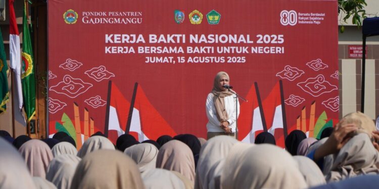 Ribuan santri Pondok Pesantren (Ponpes) Gadingmangu bersama warga LDII dari Pengurus Cabang (PC) LDII Kecamatan Perak, Jombang. Foto: LINES.