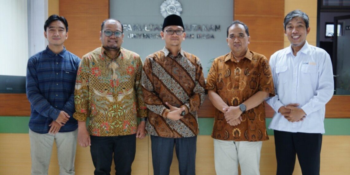 Pondok Pesantren Gadingmangu bekerjasama dengan Fakultas Kehutanan Universitas Gadjah Mada (UGM) menandatangani nota kesepakatan terkait ecopesantren. Foto: LINES.