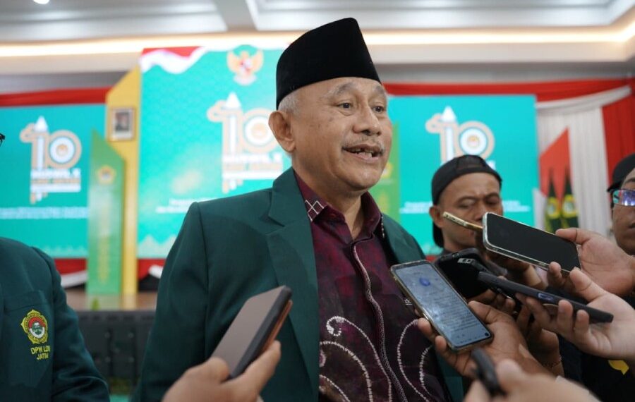 Ketum DPP LDII KH Chriswanto Santoso saat temui wartawan di Muswil X LDII Jawa Timur. Foto: LINES.
