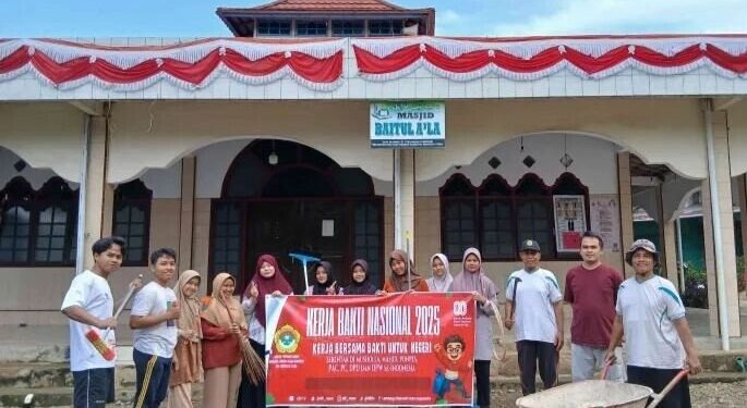 DPD LDII Bengkulu Utara menghelat “Kerja Bakti Lingkungan” menyambut HUT RI 80. Foto: LINES.
