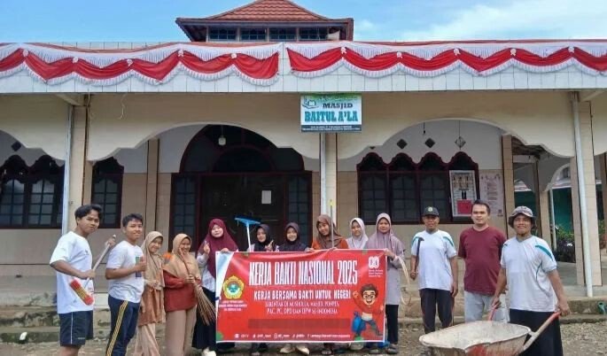 DPD LDII Bengkulu Utara menghelat “Kerja Bakti Lingkungan” menyambut HUT RI 80. Foto: LINES.