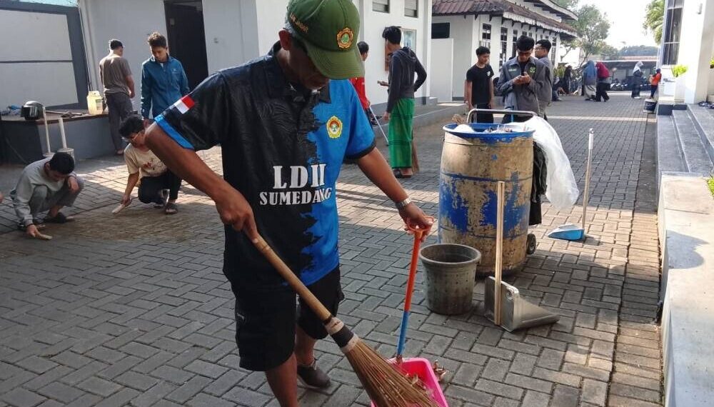 DPW LDII Provinsi Jawa Barat menggelar Kerja Bakti Nasional menyambut HUT RI ke 80. Foto: LINES.