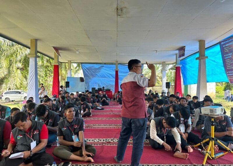 Ketua Biro Komunikasi, Informasi, dan Media (KIM) DPW LDII Provinsi Jambi, Fadhli, tampil sebagai narasumber dalam kegiatan Perkemahan Cinta Alam Indonesia (CAI). Foto: LINES.