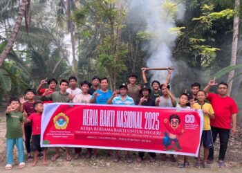 LDII dan Warga Majene Laksanakan Kerja Bakti Lingkungan Peringati HUT RI