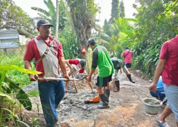 Kerja Bakti Nasional LDII Sasakpanjang Bogor Perbaiki Jalan Rusak