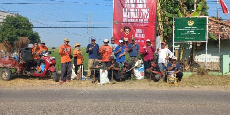 LDII Subang turut menggelar kerja bakti nasional yang digelar DPP LDII. Foto: LINES.