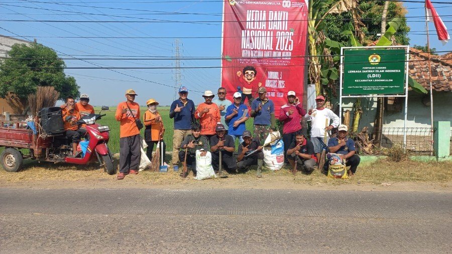 LDII Subang turut menggelar kerja bakti nasional yang digelar DPP LDII. Foto: LINES.