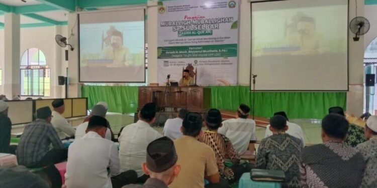 Ketua Tim Bina Paham Keagamaan dan Hisab Rukyat Kanwil Kementerian Agama (Kemenag) Provinsi Sulawesi Selatan, Nurdin membuka secara resmi Pengajian Tashih Al Quran Muballigh-Muballighah. Foto: LINES.