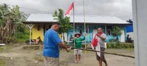 PC LDII Kecamatan Baguala melaksanakan kerja bakti membersihkan lingkungan. Foto: LINES.