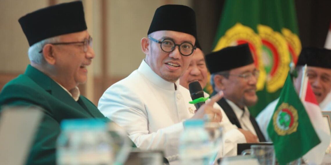 Pengamat Politik Bidang Pertahanan sekaligus Juru Bicara Presiden Prabowo, Dahnil Anzar Simanjuntak saat menjadi pembicara di Sekolah Virtual Kebangsaan LDII. Foto: LINES.