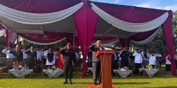 . Ketua DPW LDII Lampung, M Aditya bertindak sebagai inspektur upacara HUT ke-80. Foto: LINES.