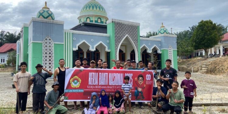 Sambut HUT ke-80 RI, LDII Rokan Hulu Menggelar Kerja Bakti Lingkungan. Foto: LINES.