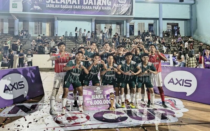 SMA Tri Sukses Boarding School (TSBS), Jambi, meraih juara kompetisi futsal “AXIS Nation Cup 2025”. Foto: LINES.