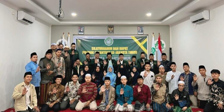 Forum Komunikasi Pondok Pesantren (FKPP) Kota Jakarta Timur menggelar Silaturrahim dan Rapat Pondok Pesantren se-Jakarta Timur di Pondok Pesantren Hidayatullah, yang dihadiri juga oleh Ponpes Minhaajurrosyidin. Foto: LINES.