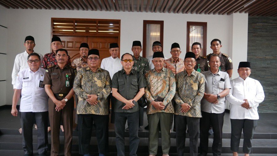 Tim Pengawasan Aliran Kepercayaan dan Aliran Keagamaan dalam Masyarakat (PAKEM) Kesbangpol Provinsi Jawa Timur mengunjungi Pondok Pesantren Gadingmangu. Foto: LINES.