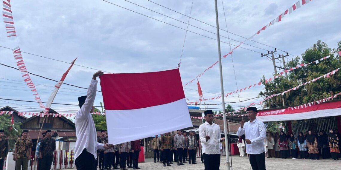 Memperingati HUT ke-80 RI, Pimpinan Anak Cabang (PAC) LDII Sugihwaras menggelar upacara bendera, pada Minggu (17/8). Foto: LINES