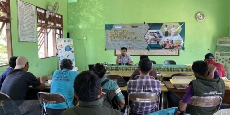 Warga LDII Tanah Laut, Moch Kharis Abdurrahman atau Aris, dipercaya menjadi narasumber dalam Bimbingan Teknis (Bimtek) Geopasial. Foto: LINES.