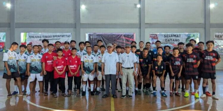 Sebanyak 250 pemuda dari berbagai Taman Pendidikan Al Quran (TPQ) di Kelurahan Balepanjang mengikuti ajang Balepanjang Futsal Cup 2025. Foto: LINES