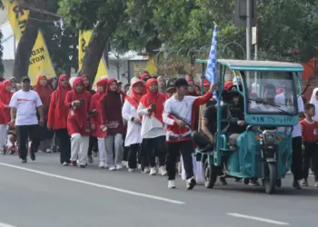 2.000 Warga Ikuti Jalan Santai Ponpes Wali Barokah