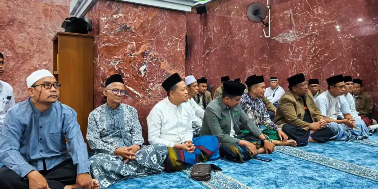 etua DPD LDII Kabupaten Majalengka, Atje Kusnadi menghadiri peringatan Milad ke-50 Majelis Ulama Indonesia (MUI) tingkat Kabupaten Majalengka. Foto: LINES