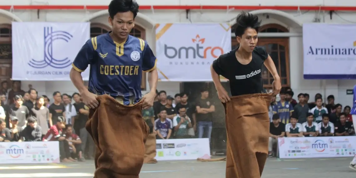 Pondok Pesantren Wali Barokah (PPWB) Kota Kediri mengajak para santrinya merayakan Hari Ulang Tahun (HUT) ke-80 Kemerdekaan Republik Indonesia dengan menggelar berbagai perlombaan. Foto: LINES