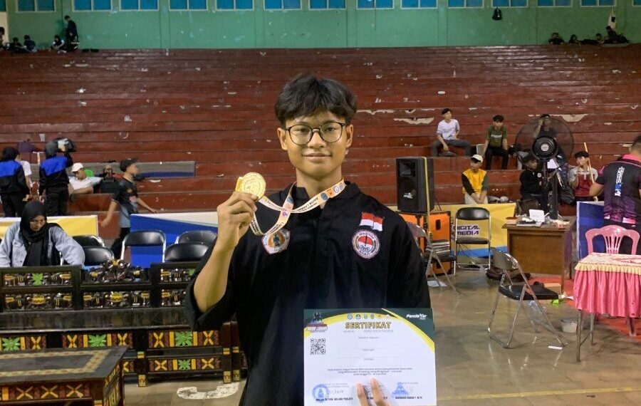 M. Usman Bin Affan, seorang santri yang juga pelajar SMA. Ia mengharumkan nama Ponpes Gadingmangu dengan meraih medali emas. Foto: LINES.