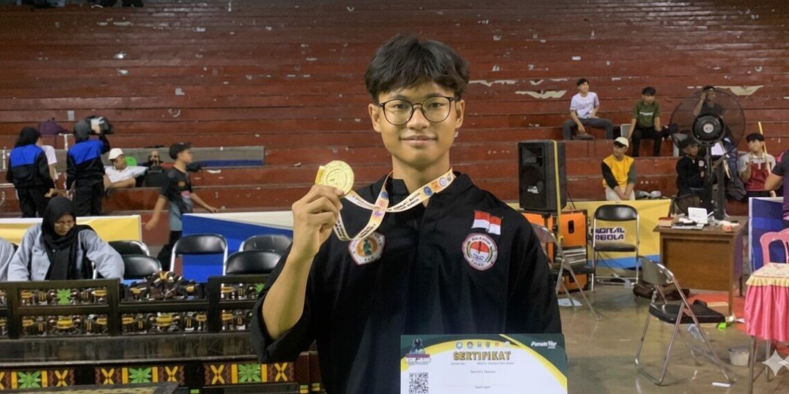 Pondok Pesantren Gadingmangu kembali menorehkan nama di kancah nasional melalui salah satu santrinya, Muhamad Usman bin Affan yang menjuarai pencak silat. Foto: LINES.
