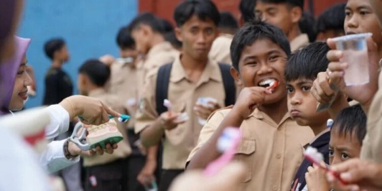 Santri Pondok Pesantren (Ponpes) Arroyan, naungan DPW LDII Bangka Belitung, menerima edukasi kesehatan gizi dari Persatuan Dokter Gigi Indonesia. Foto: LINES.