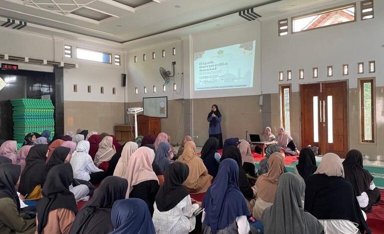DPD LDII Kota Kediri menghelat seminar “Bijak Bermedia Sosial”, di aula Jamiul Husna, Kota Kediri, Jawa Timur. Foto: LINES.