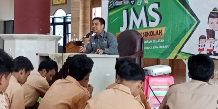 Kejaksaan Tinggi Kalimantan Selatan bekerja sama dengan DPD LDII Kota Banjarbaru menggelar program Jaksa Masuk Sekolah (JMS). Foto: LINES.
