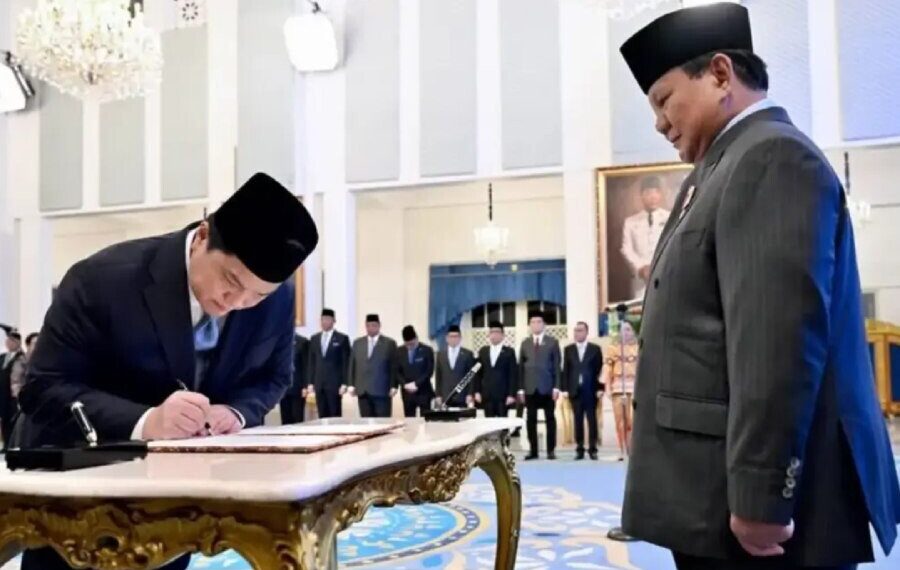 Presiden Prabowo melantik Menpora, Erick Thohir, di Istana Merdeka, Jakarta, Rabu (17/9). (Foto: Youtube Official Sekretariat Presiden).