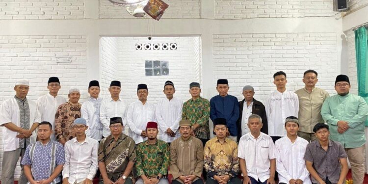 Ketua MUI Desa Sindangpakuon, Kecamatan Cimanggung, Sumedang menghadiri pengajian PC LDII Cimanggung, Sumedang. Foto: LINES.