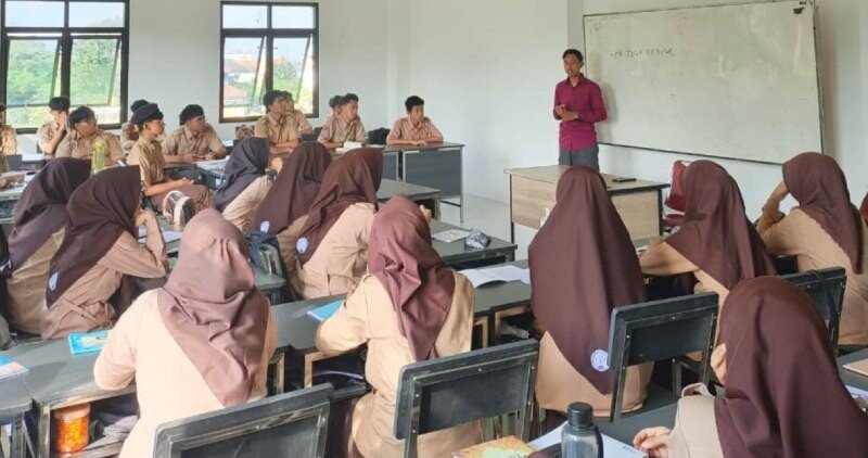 SMA Insan Mulia Boarding School (IMBS) Yogyakarta naungan DPW LDII Yogyakarta menghadirkan pekerja Tokutei Ginou asal Jepang, Thohir Ajad Sudrajat. Foto: LINES.