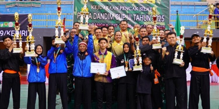 Ponpes Wali Barokah juara umum pada Kejuaraan Pencak Silat Dandim 0809 Cup III 2025. Foto: LINES.