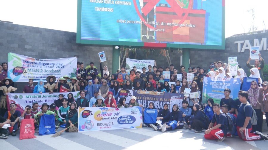 ondok Pesantren Gadingmangu menorehkan prestasi membanggakan saat turut serta memeriahkan peringatan World Cleanup Day (WCD) 2025. Foto: LINES.