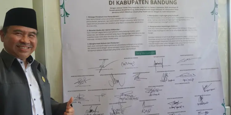 Pengurus LDII Kabupaten Bandung mengikuti acara “Silaturahmi, Doa Bersama, serta Deklarasi Damai dan Aman Kabupaten Bandung”. Foto: LINES
