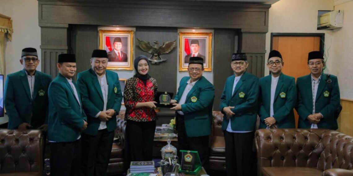 DPW LDII Lampung audiensi dengan Wakil Gubernur Lampung, Jihan Nurlela, di ruang kerja Wagub Lampung, pada Kamis (4/9). Foto: LINES